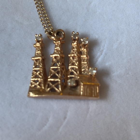 Oilfield wives!  Here is your bling!  14kt gold
Oil rig pendant only. - Picture 4 of 4